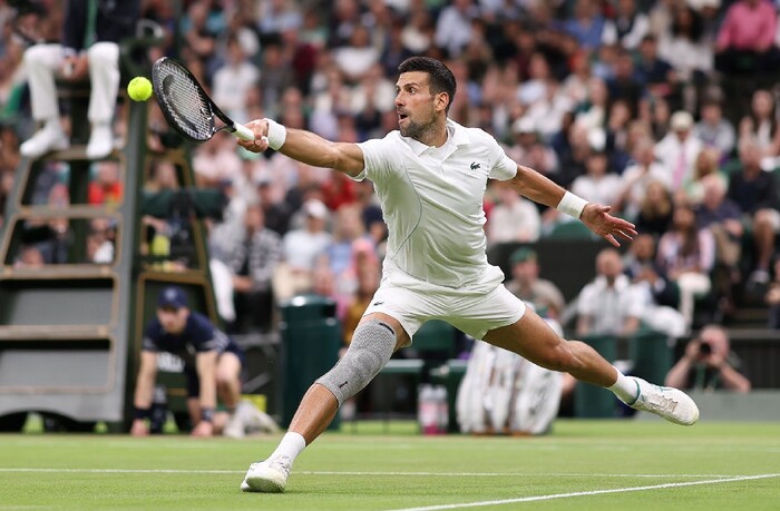 Novak Djokovic establece récord en Wimbledon y pasa a cuartos