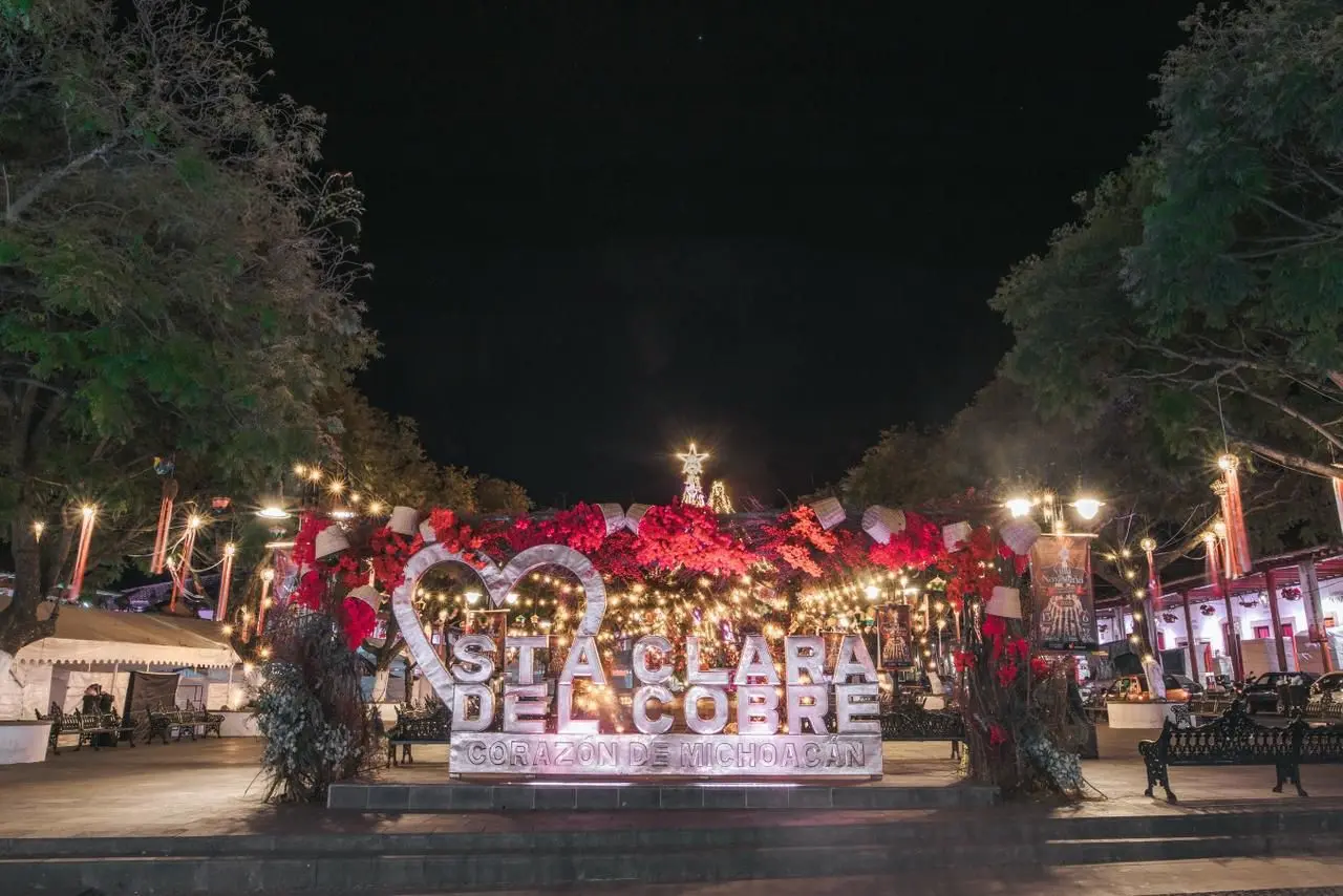 Nuestra Villa Navideña enamora la plaza principal de Santa Clara del Cobre: Dayana Pérez