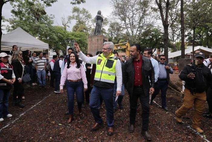 Obra de restauración de plaza Gertrudis Bocanegra conserva el encanto de Pátzcuaro: Bedolla