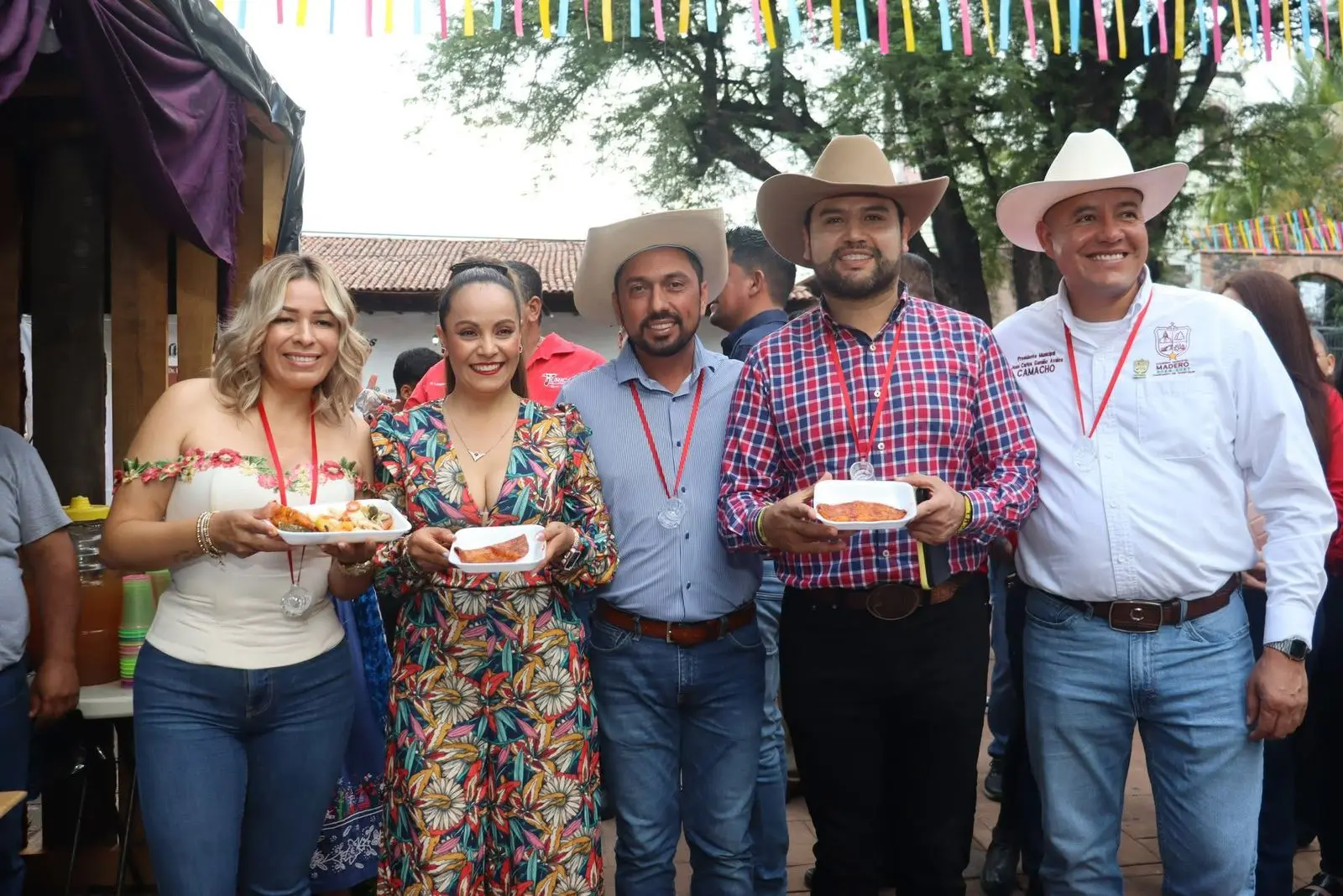 Octavio Ocampo acompaña el arranque del Festival del Mezcal y la Enchilada en Turicato