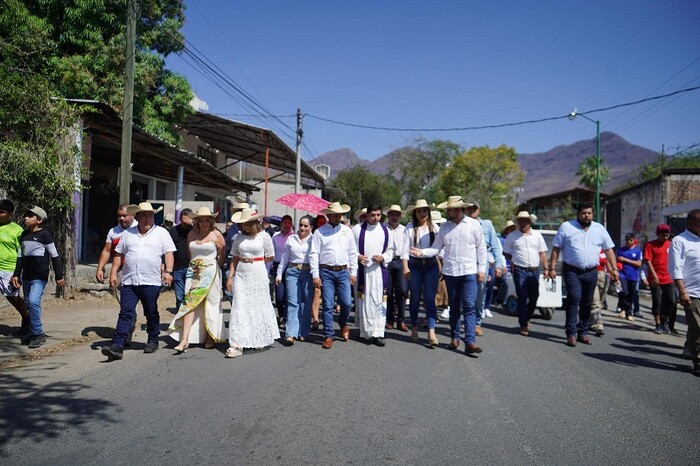 Octavio Ocampo asiste a Fiesta de Ceniza 2025 en honor al Cristo Negro de Carácuaro