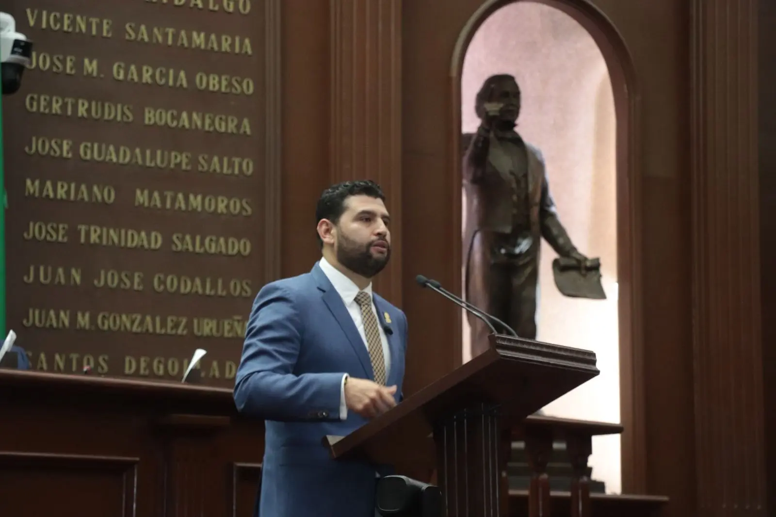 Octavio Ocampo presenta iniciativa para proteger a productores de maíz en Michoacán