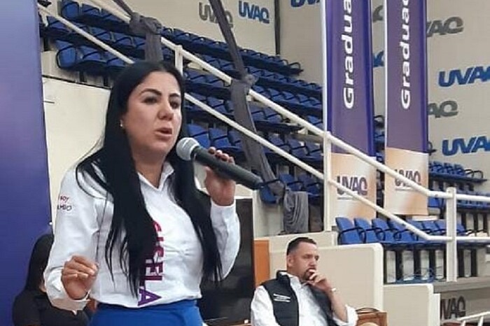 Ofrece Gisela Vázquez, becas, apoyos para el deporte y la cultura, a jóvenes de la UVAQ