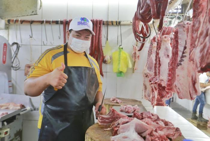 Omega Vázquez llama a consumir en negocios locales y propone fortalecer el capital semilla