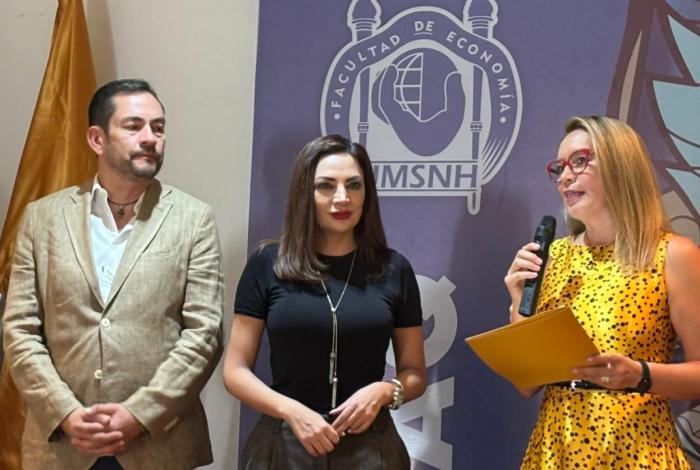 Omega Vázquez presenta Plan México a estudiantes de Economía de la UMSNH