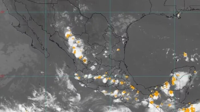 Ondas tropicales y dos posibles ciclones provocarán fuertes lluvias en 15 estados