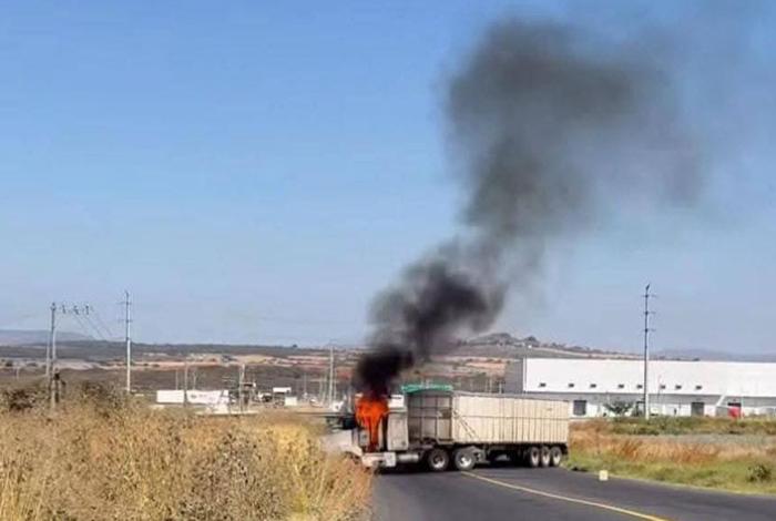 Operativo para detener a líder criminal, aparente causa de narcobloqueos de este lunes