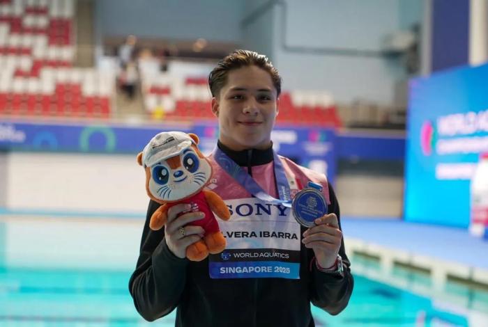 Osmar Olvera obtiene medalla de plata en el Mundial de Deportes Acuáticos Singapur 2025