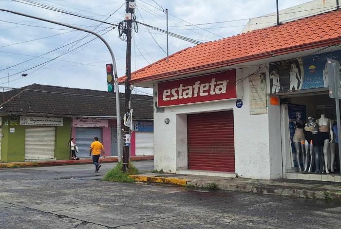 Otra vez, rateros le pegan a empresa de paquetería en Uruapan