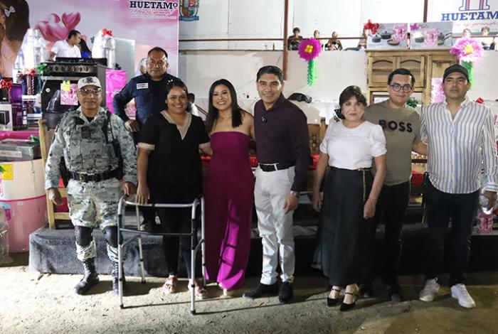 Pablo Varona reúne más de 5 mil mujeres en el festejo del día de las madres de Huetamo