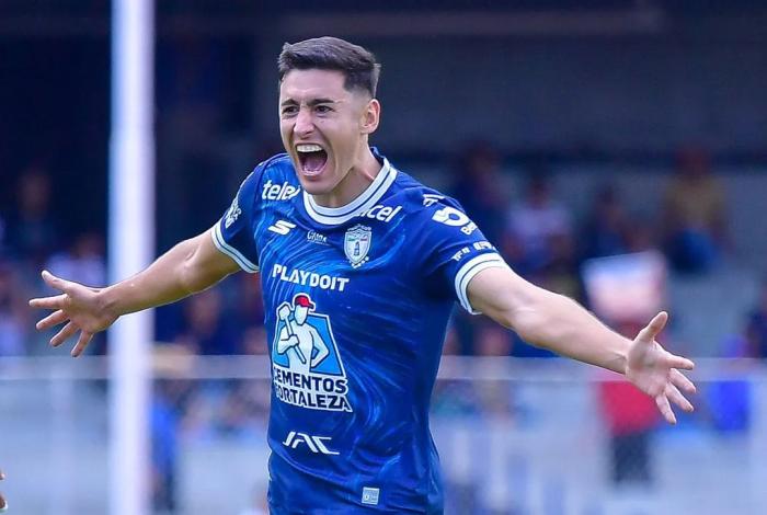 Pachuca aprovecha errores del novel guardameta y vence 3-2 a Pumas