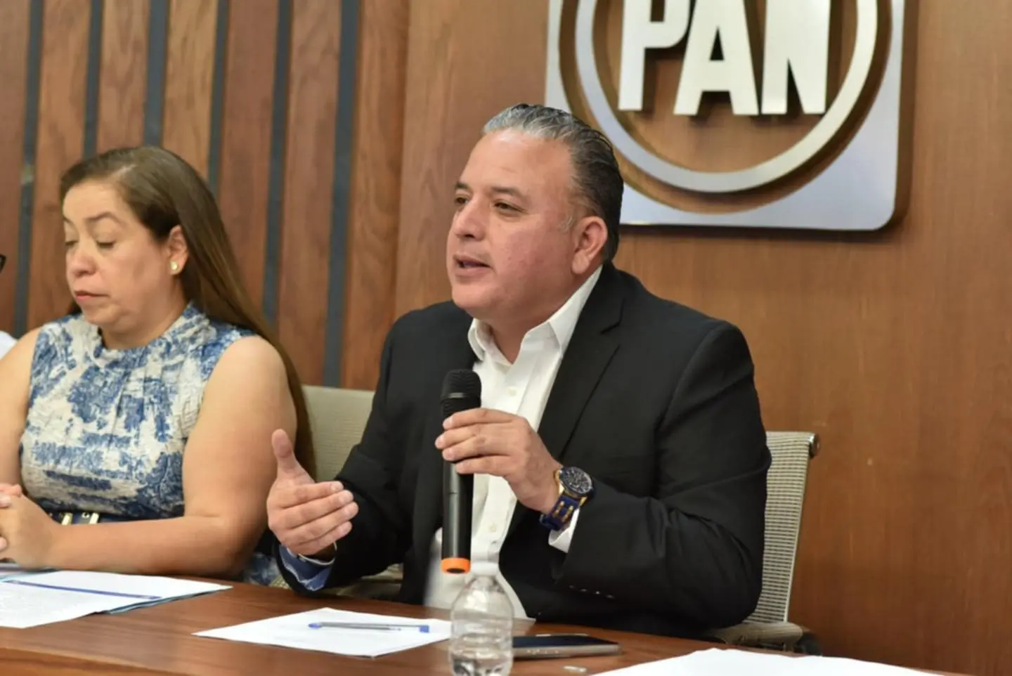 PAN critica derroche de funcionarios en viajes al extranjero