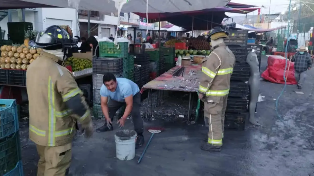 Pánico en el tianguis de ruedas: explota puesto de pirotecnia en Morelia