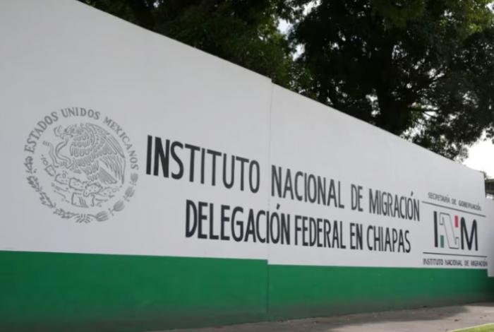 Para evitar ser deportados, migrantes cubanos se amotinan y prenden fuego a estación migratoria de Chiapas