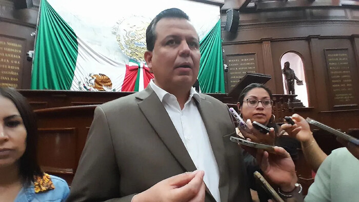 Para Guillermo Valencia lo que pasa en el Congreso de Michoacán “huele muy mal”