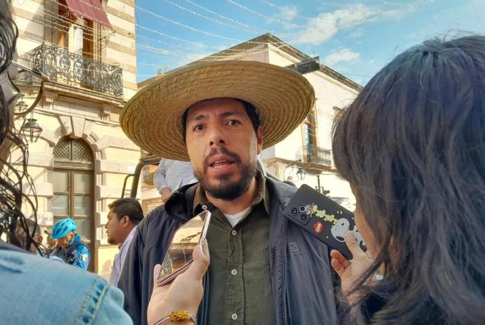 Para Orlando Aragón, presea “Constitución de 1814”