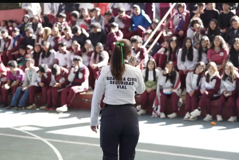 Para prevenir faltas y delitos, “Guardianes Cívicos” acerca charlas a 2 mil alumnos de Pátzcuaro: SSP
