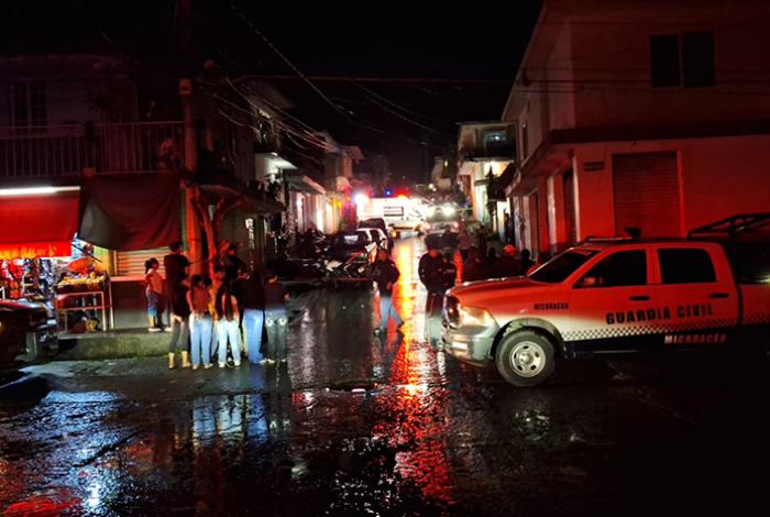 Pareja de motociclistas es ejecutada a balazos en la colonia Rubén Jaramillo, de Uruapan