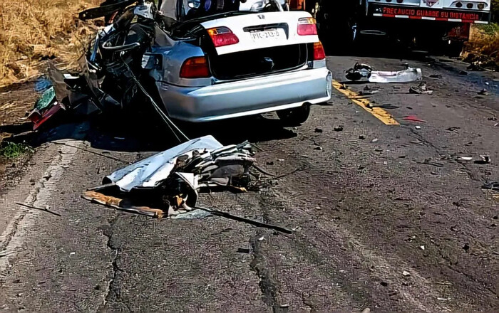 Pareja muere tras brutal accidente entre auto y pipa en Buenavista