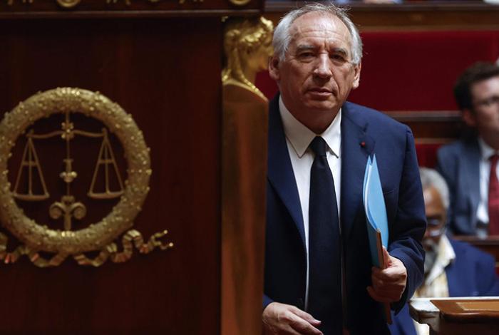 Parlamento francés destituye a primer ministro François Bayrou; Macron debe renovar su gobierno