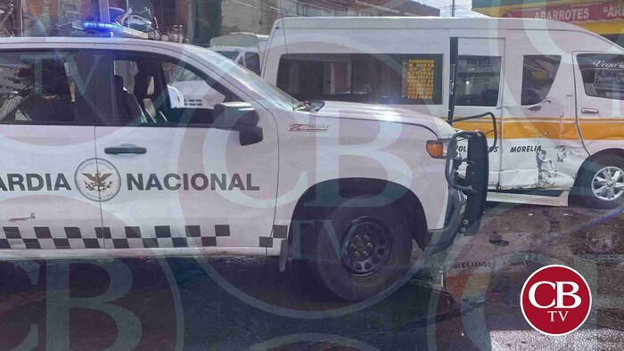 Patrulla de GN choca una combi en Morelia