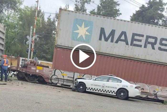 Patrulla intenta ganarle al tren en Pátzcuaro