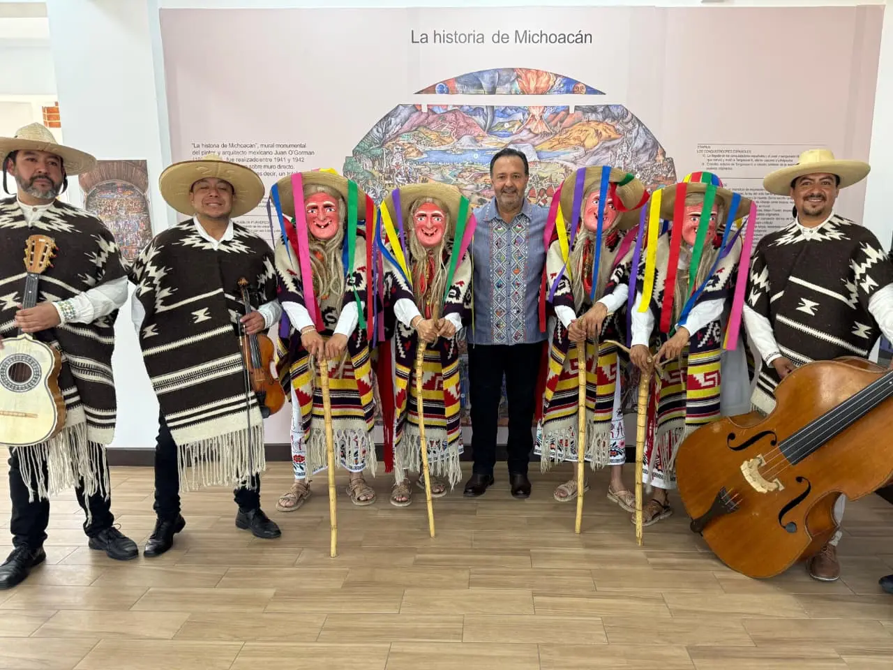 Pátzcuaro en Guatemala: Julio Arreola inaugura Biblioteca Eréndira y hermanamiento con Quetzaltenango