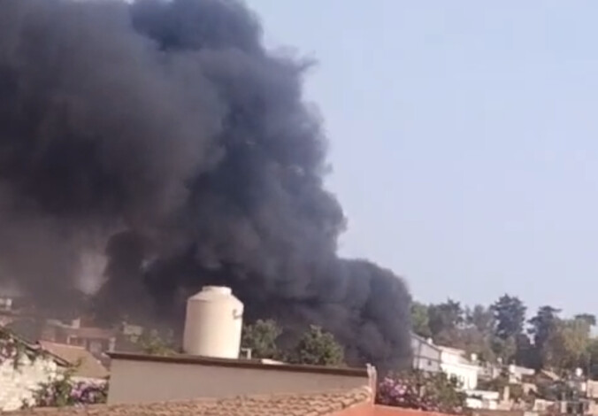 Pátzcuaro, sin agua para combatir incendio de predio con llantas