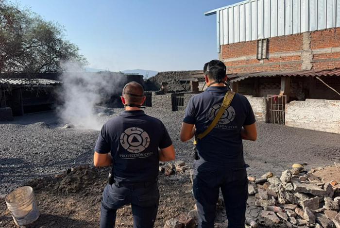 PC estatal monitorea géiser en Ixtlán; evacúan a familia, a porcinos y suspenden clases en kínder cercano