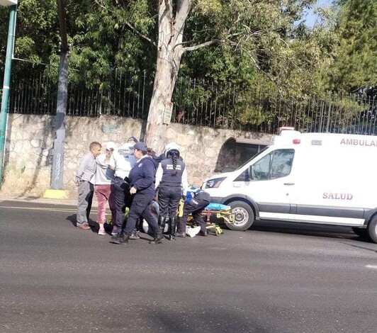 Peatona es atropellada por auto frente a Casa Michoacán