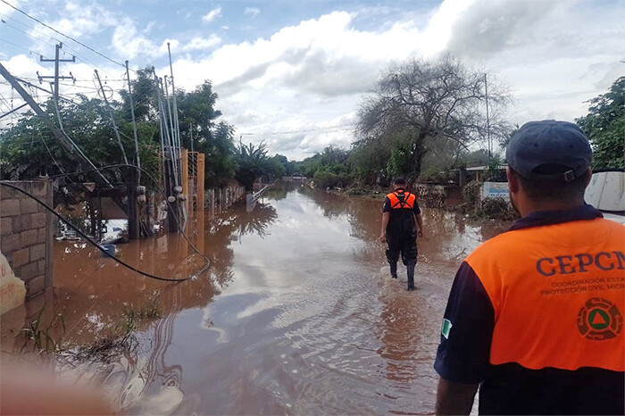 Pedirá Gobierno de Michoacán declaratoria de desastre natural por daños tras paso de John