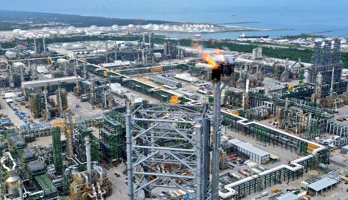 Pemex aborda fugas de aceite en Dos Bocas