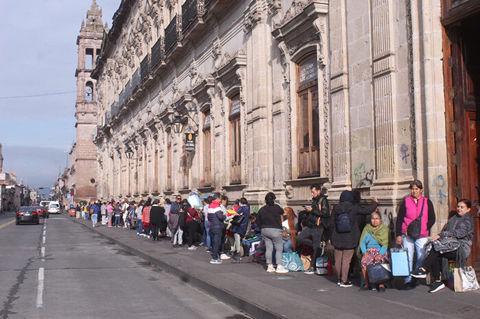 Pensión para mujeres por ahora será para las de 63 y 64 años; en pueblos indígenas, a partir de los 60