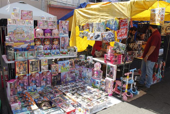 Pequeños comerciantes alertan alza de precios por el Día de Reyes 2026