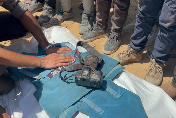 Periodistas, médicos y rescatistas: el nuevo ataque de Israel en Gaza que indigna al mundo