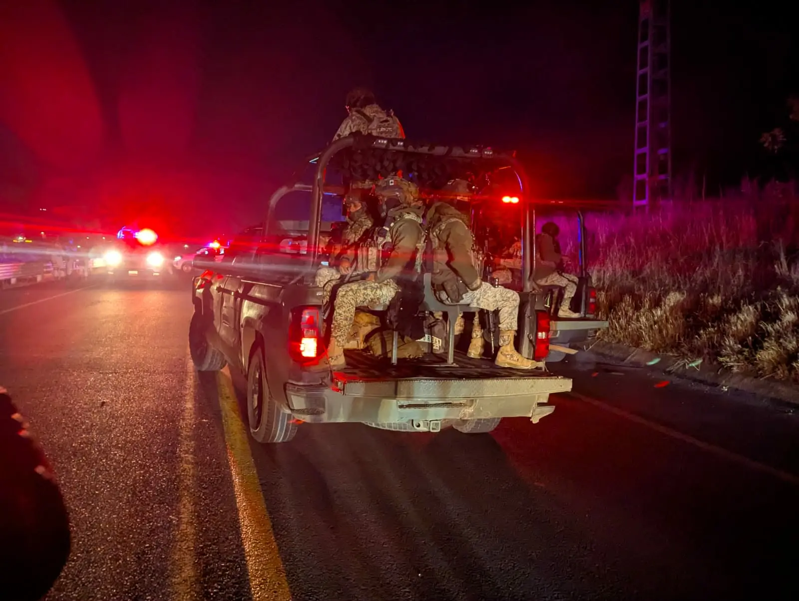 Persecución y balacera en Jacona deja un herido y una camioneta asegurada