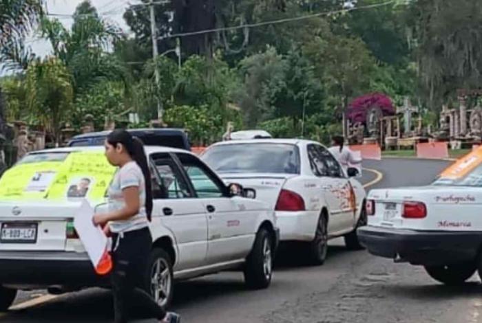 Personas bloquean la Quiroga-Tzurumútaro; exigen la aparición de un habitante de Tzintzuntzan