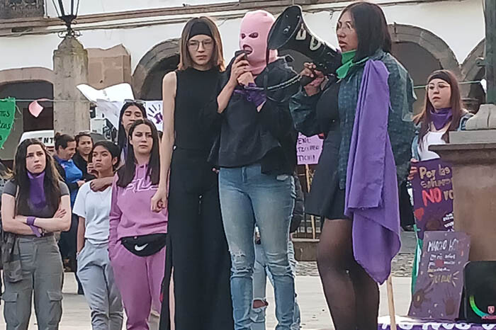 Piden a mujeres no dejarse tomar fotos, mandar ubicación y evitar confrontaciones durante la marcha del 8M