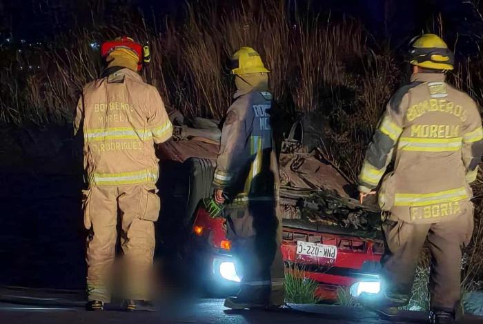 Pierde la vida tras accidentarse en su auto