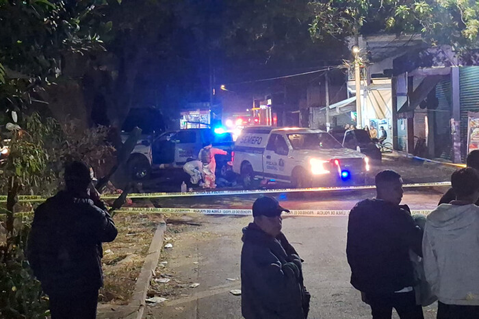 Pistoleros motorizados asesinan a comerciante, en la colonia Villas del Sol, en Uruapan