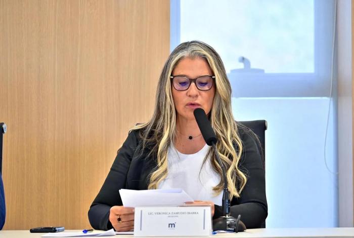 Plantea Verónica Zamudio eliminar casetas telefónicas que bloquean banquetas en Morelia