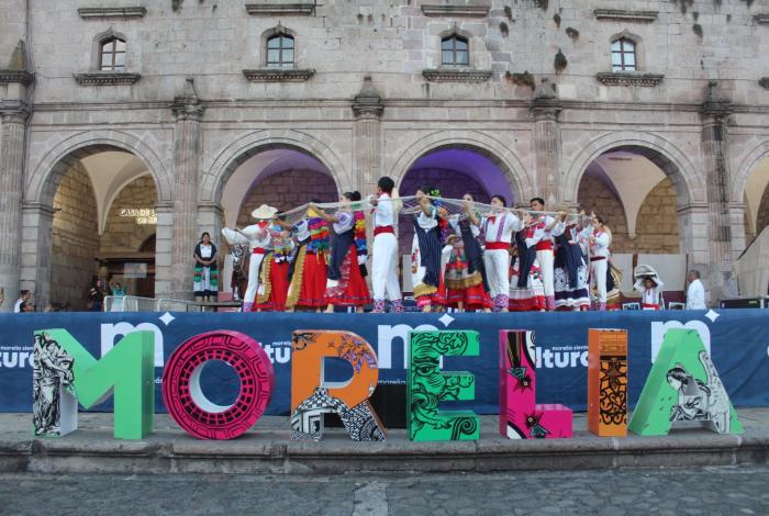 Plaza Valladolid se llenó de música, baile y tradición, con el espectáculo “Morelia siente la danza”