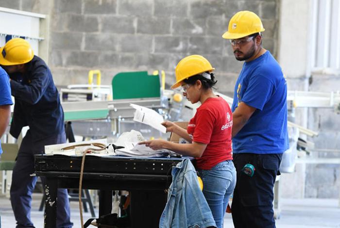Pobreza laboral en México cierra 2025 en mínimo de 32 %, pero alcanza a 42,3 millones