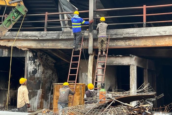 Podrían sancionar a empresa por retraso en obra del estacionamiento de mercado Independencia