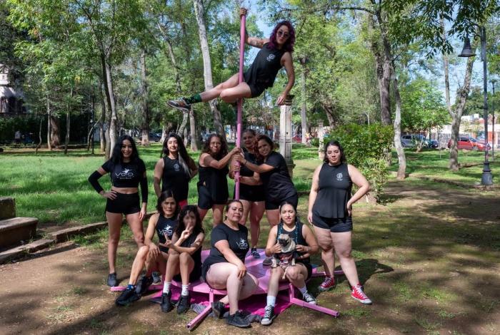 Pole urbano sale a las calles de Morelia para romper estigmas y visibilizarse como deporte