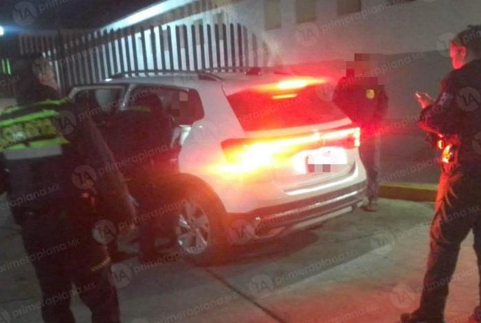 Policía auxilia a mujer con picadura de alacrán, en Morelia