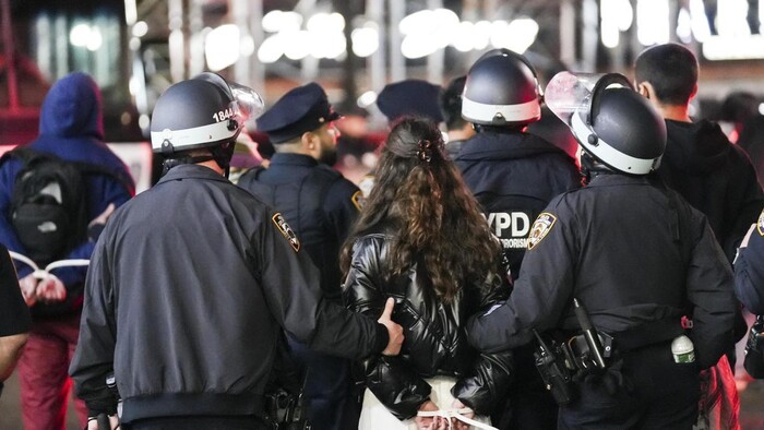 Policía detiene a 300 personas en Universidad de Columbia tras manifestaciones propalestinas