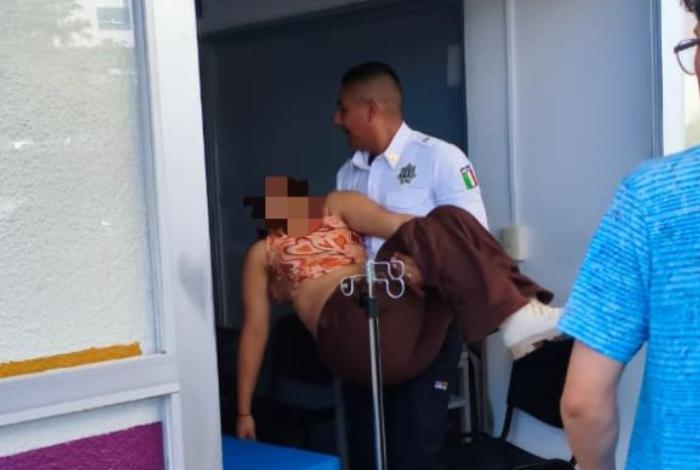 Policía Morelia abandera vehículo con mujer inconsciente