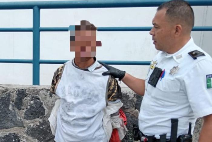 Policía Morelia asegura a hombre que alteraba el orden público en el Teatro Mariano Matamoros