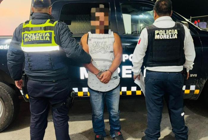 Policía Morelia detiene un sujeto por agredir a un elemento policiaco